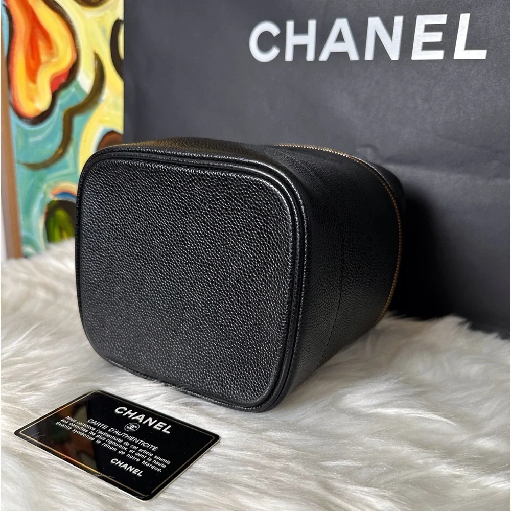 🖤🖤🖤Authentic Black CHANEL CC Stitch Vanity Caviar Handbag